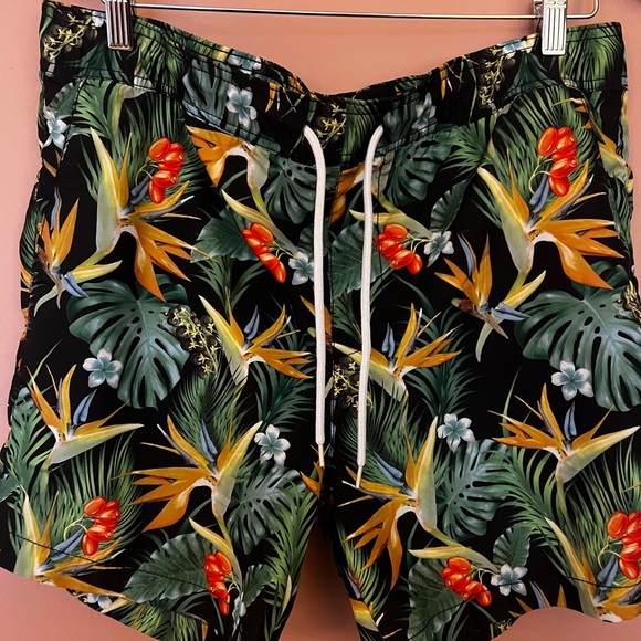 Forever 21 Men’s Bathing Suit. Tropical print. Lined. Size M. Like New. - Picture 3 of 4